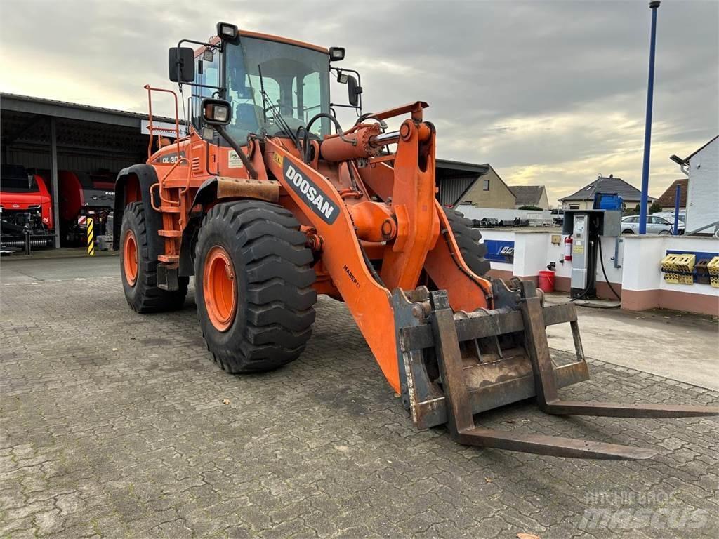 Doosan DL 300 Kolesové nakladače