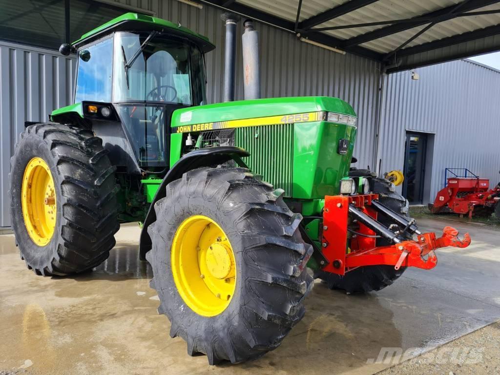 John Deere 4255 Traktory