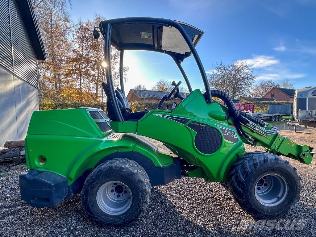 Avant 745 Viacúčelové nakladače