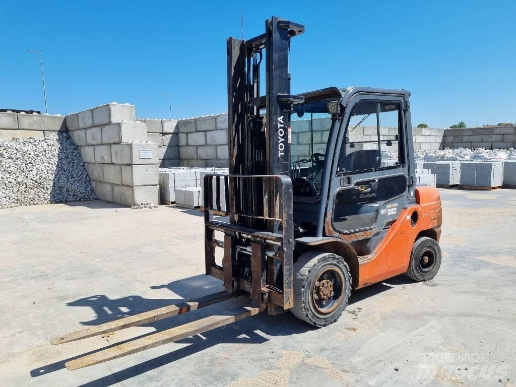 Toyota 02-8 FD F 30 Dieselové vozíky