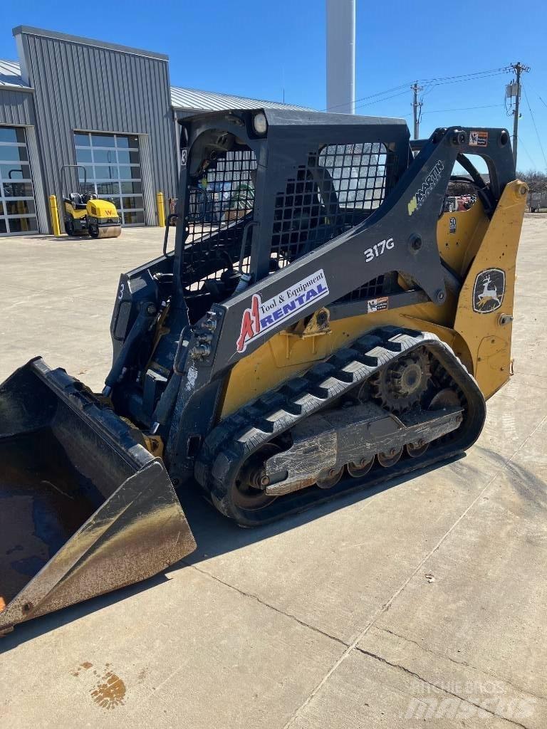 DEERE 317 G Šmykom riadené nakladače