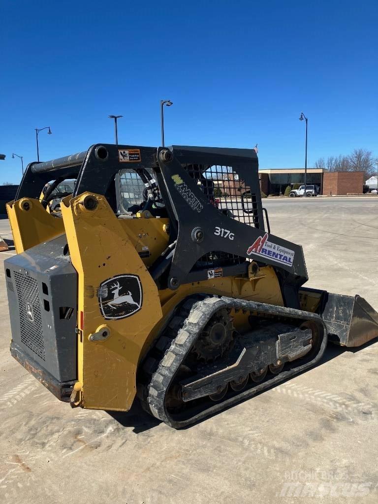 DEERE 317 G Šmykom riadené nakladače
