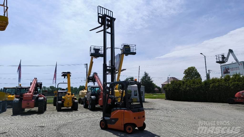 Linde E16-02 Akumulátorové vozíky