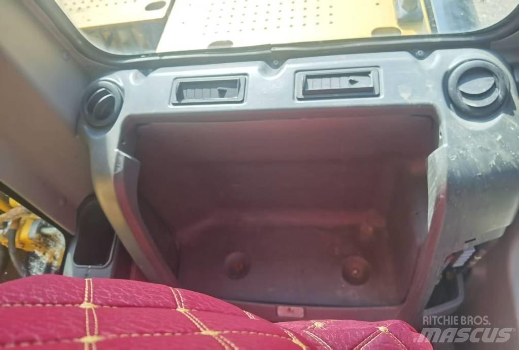 CAT 320d2 Pásové rýpadlá