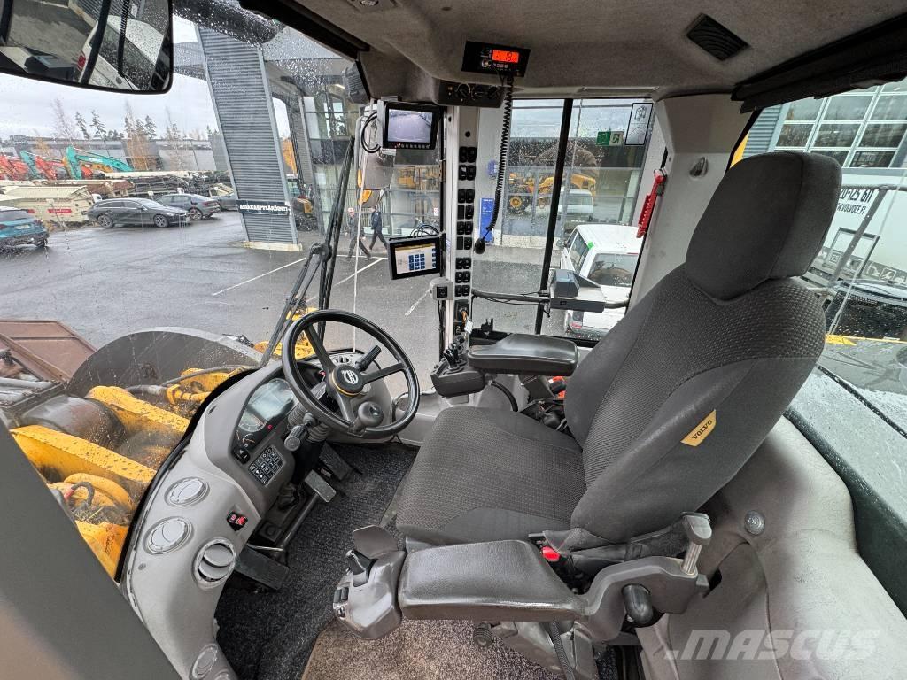 Volvo L 250 H Kolesové nakladače