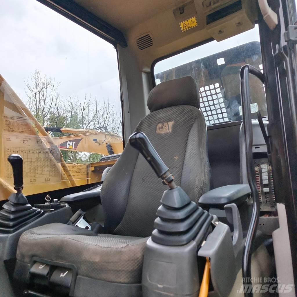 CAT 320 D Pásové rýpadlá