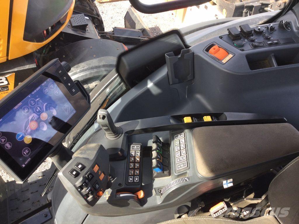 Valtra Q265 Traktory