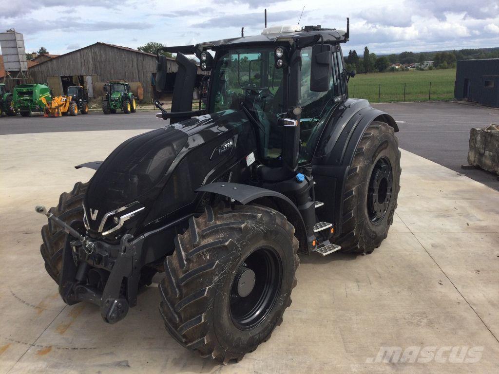 Valtra Q265 Traktory