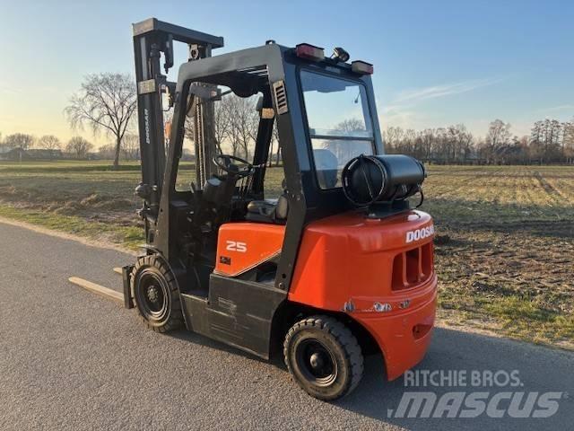 Doosan G 25 G LPG vozíky