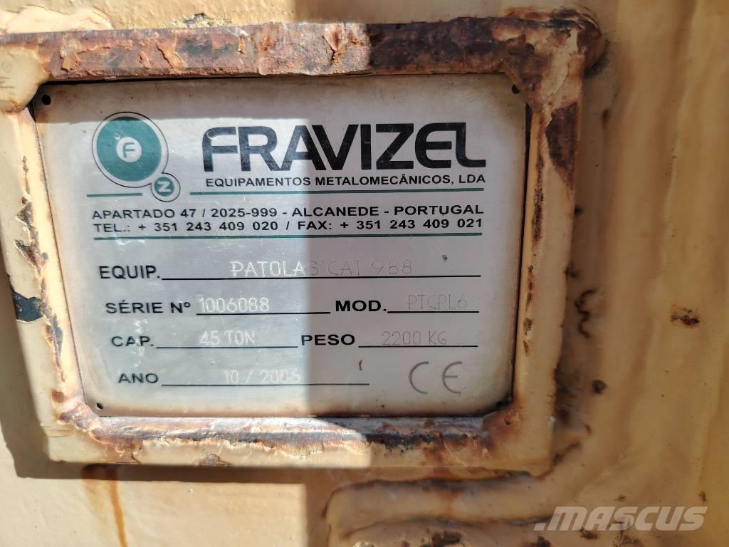 CAT 988 F Kolesové nakladače