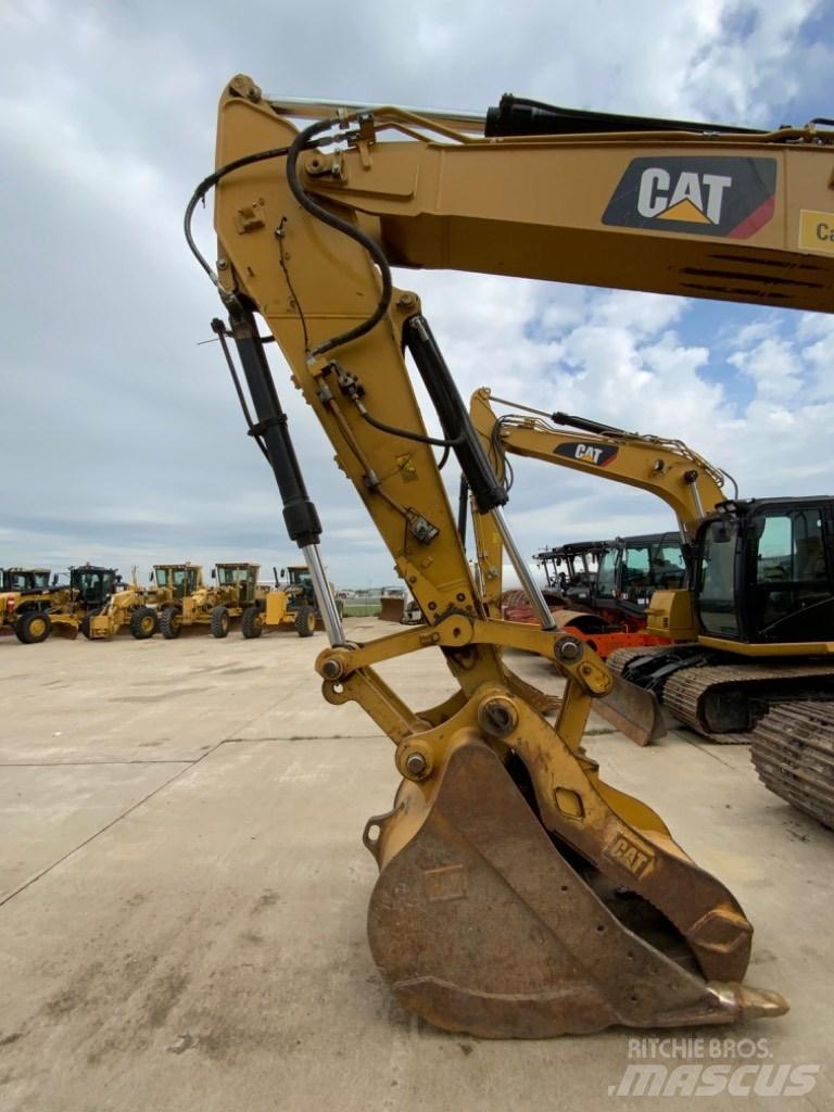CAT 323 Pásové rýpadlá