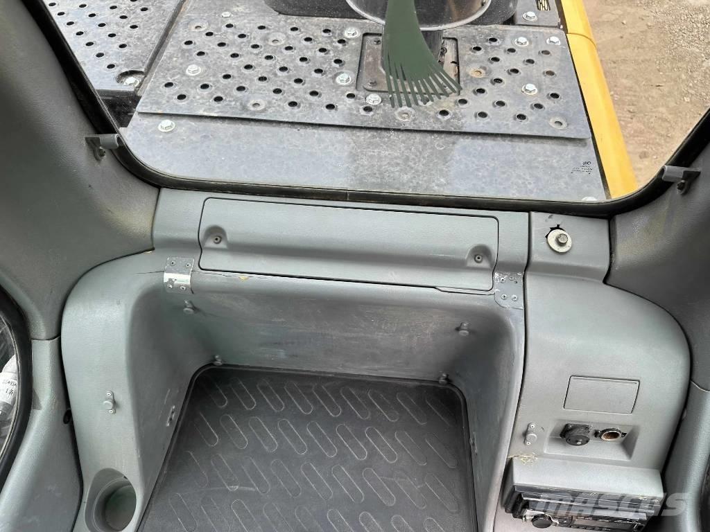 Volvo EC210D Pásové rýpadlá