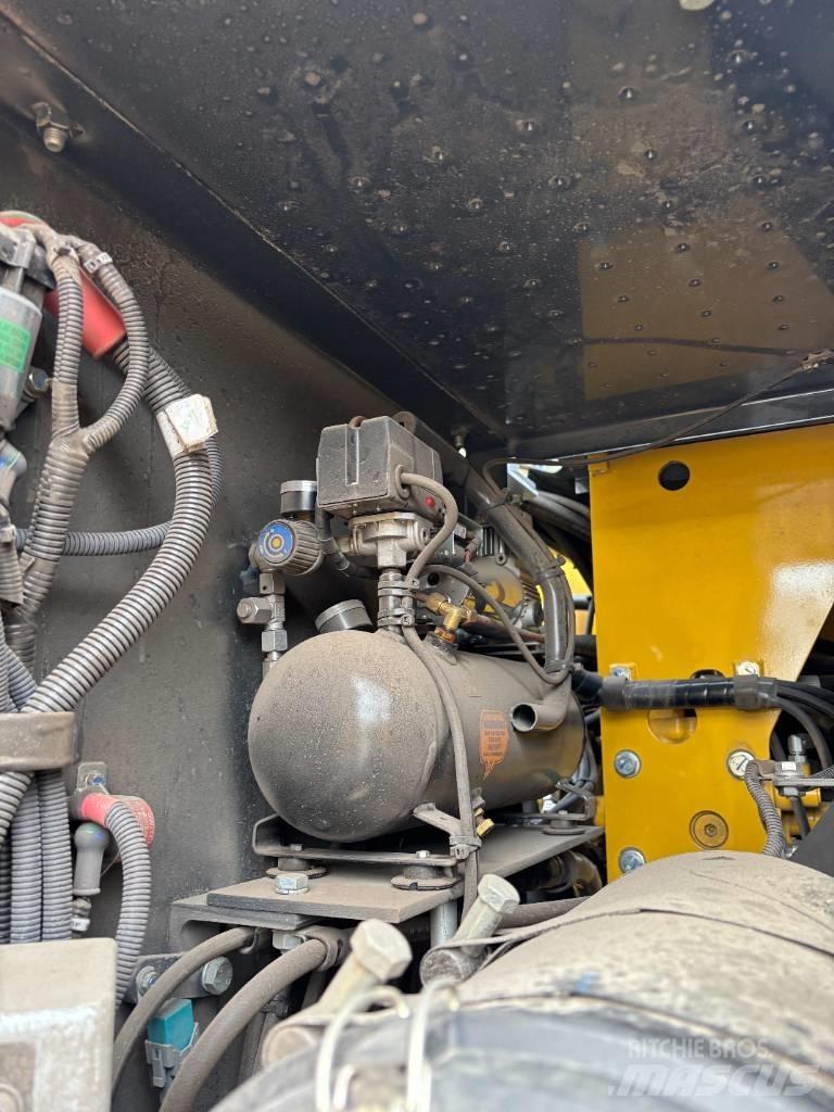 Komatsu PW180-11 Kolesové rýpadlá