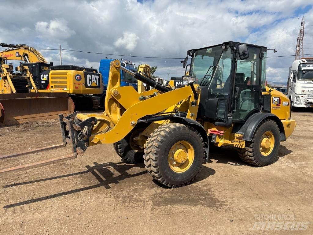 CAT 906 M Kolesové nakladače
