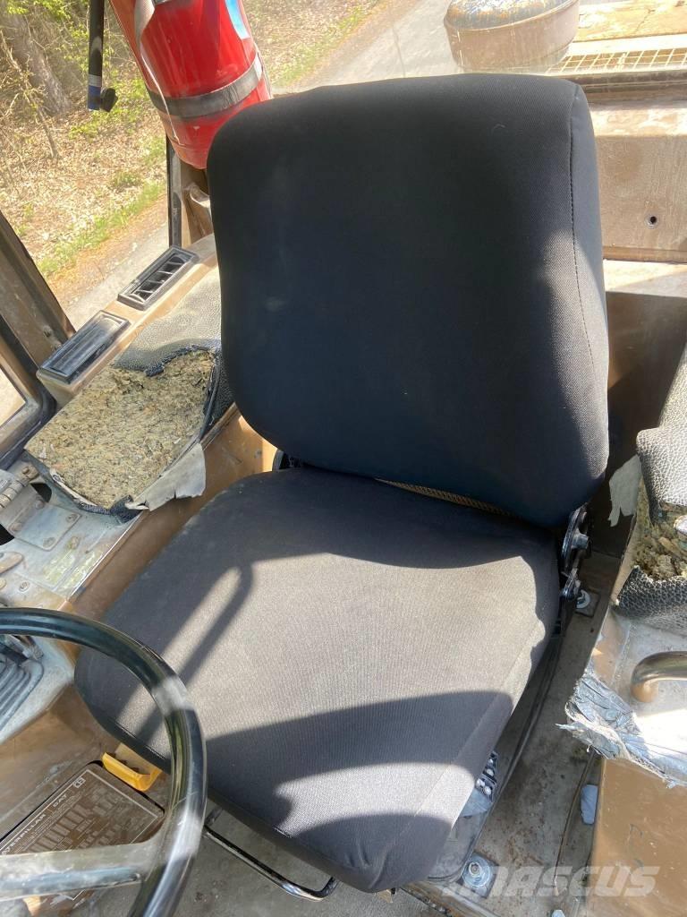 CAT IT 12 B Kolesové nakladače