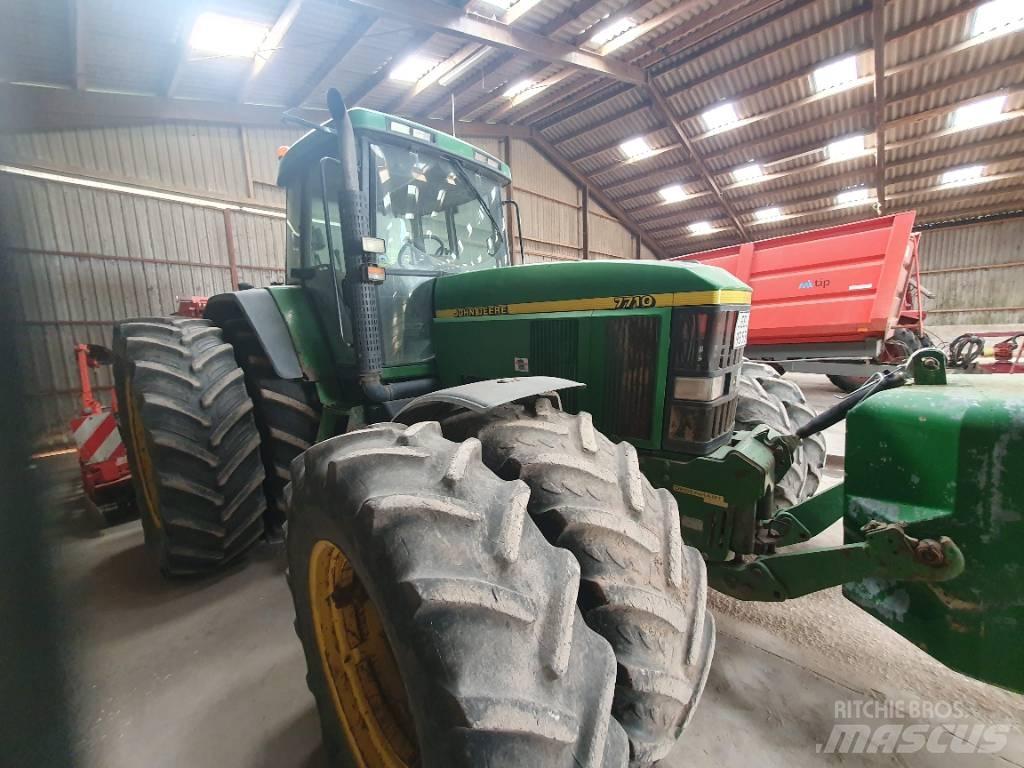 John Deere 7710 Traktory