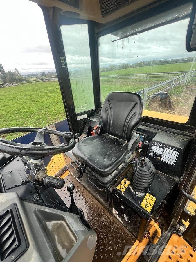 JCB 6T-3 Stavebné sklápače