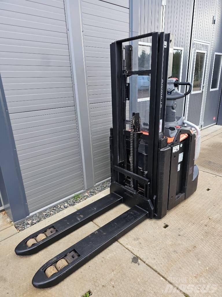BT SPE 200 D 2500mm Ručne vedené vysokozdvižné vozíky