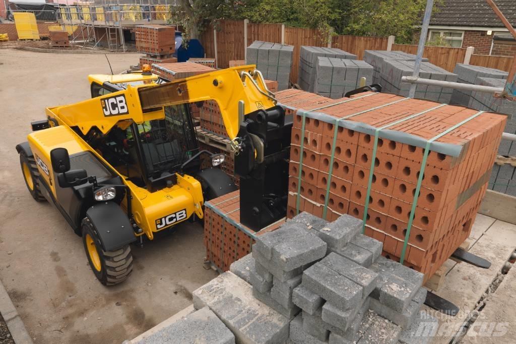 JCB 525-60 Teleskopické manipulátory