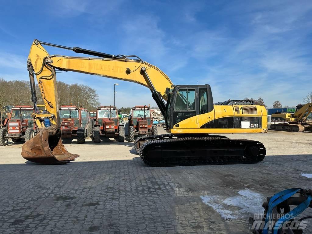 CAT 325DL Pásové rýpadlá