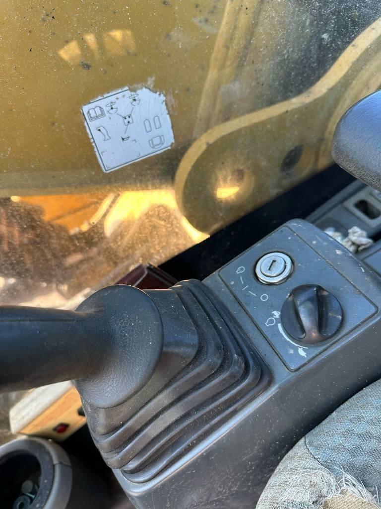 CAT 325DL Pásové rýpadlá