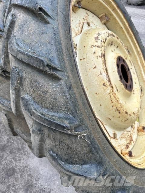 Dunlop 9.5R44 Pneumatiky, kolesá a ráfiky