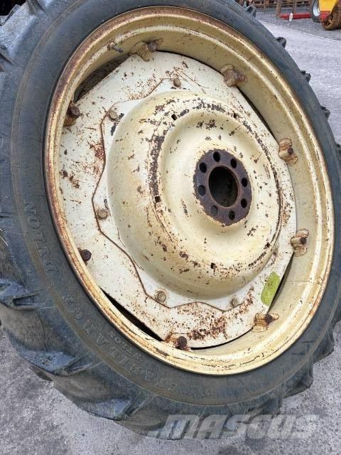 Dunlop 9.5R44 Pneumatiky, kolesá a ráfiky