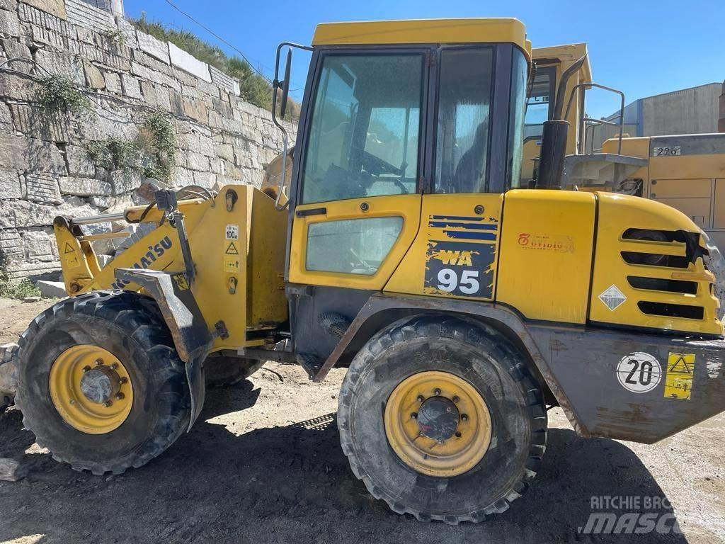 Komatsu WA95-3 Kolesové nakladače