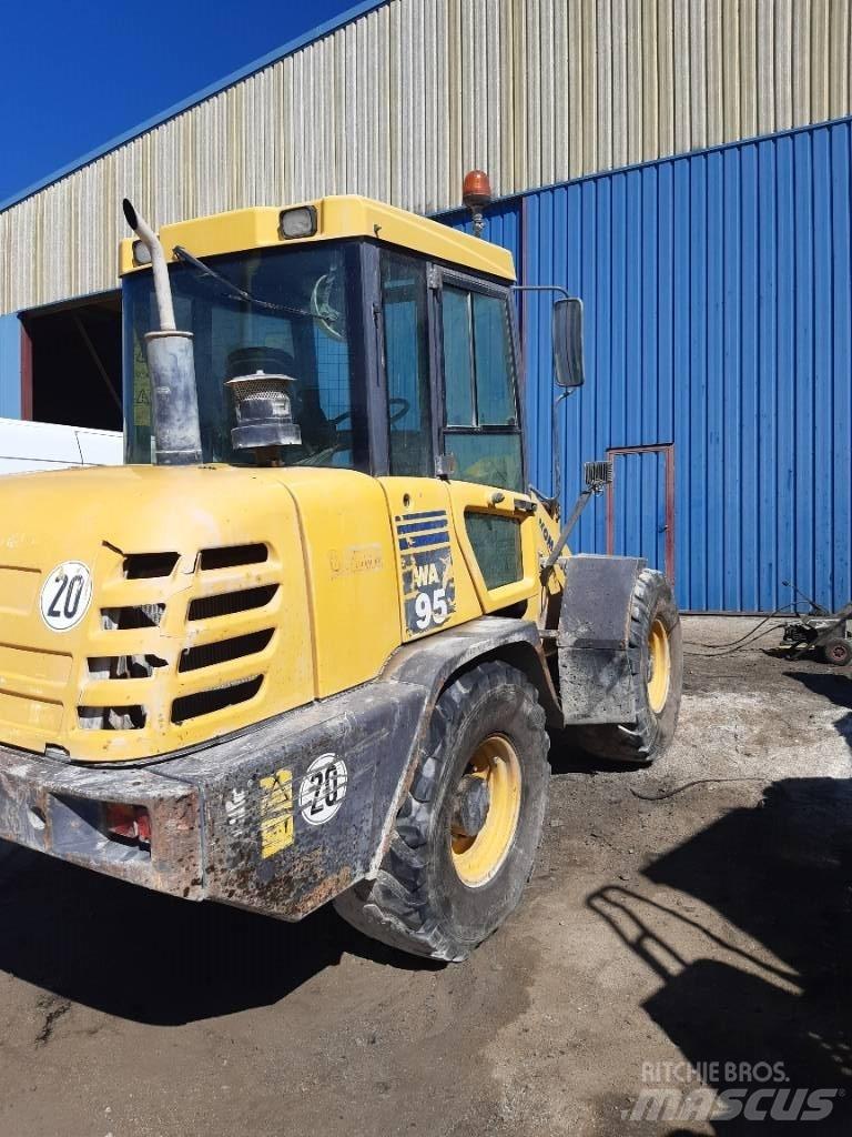 Komatsu WA95-3 Kolesové nakladače