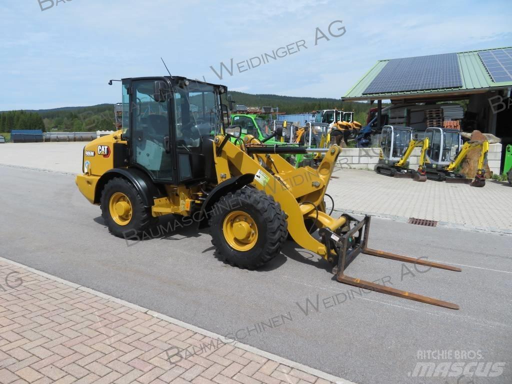 CAT 906M Kolesové nakladače