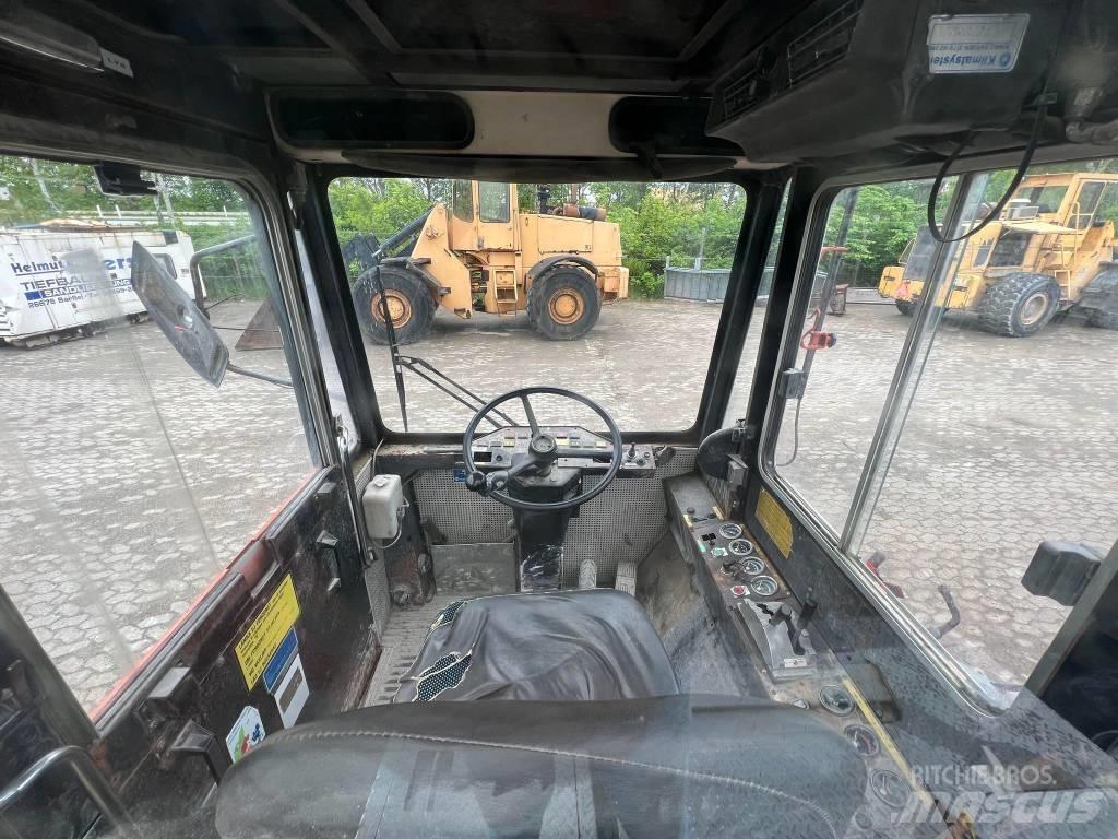 Bollnäs BT25T Terminálový ťahač