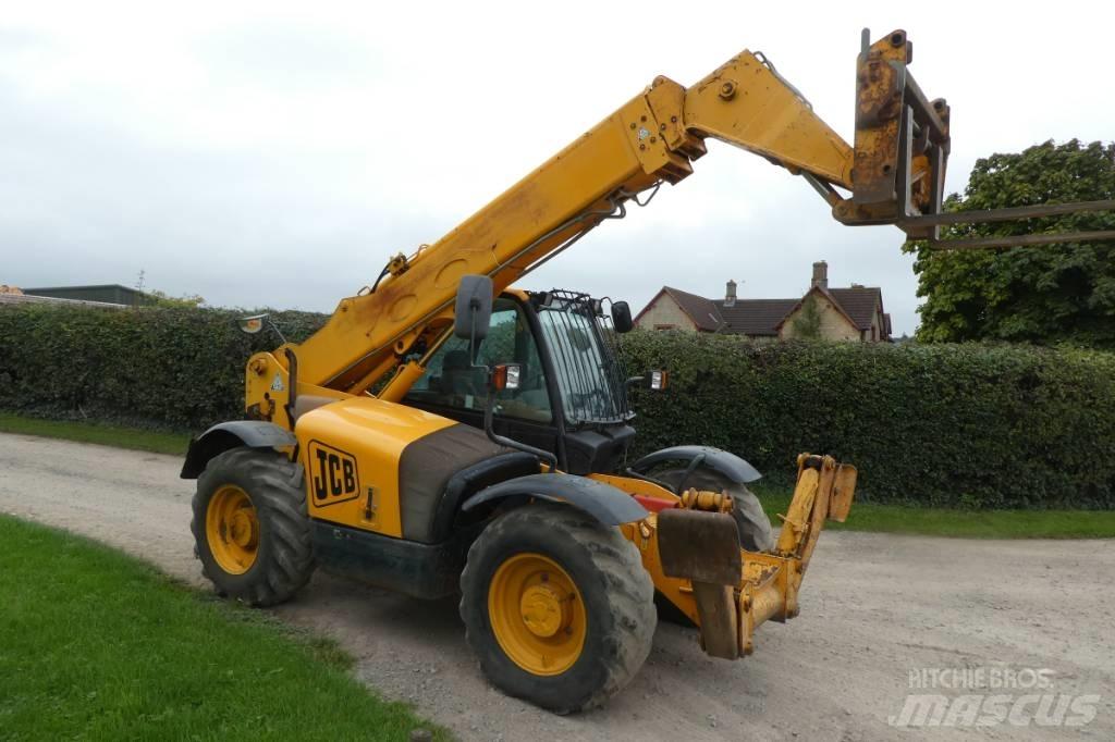 JCB 533-105 Teleskopické manipulátory