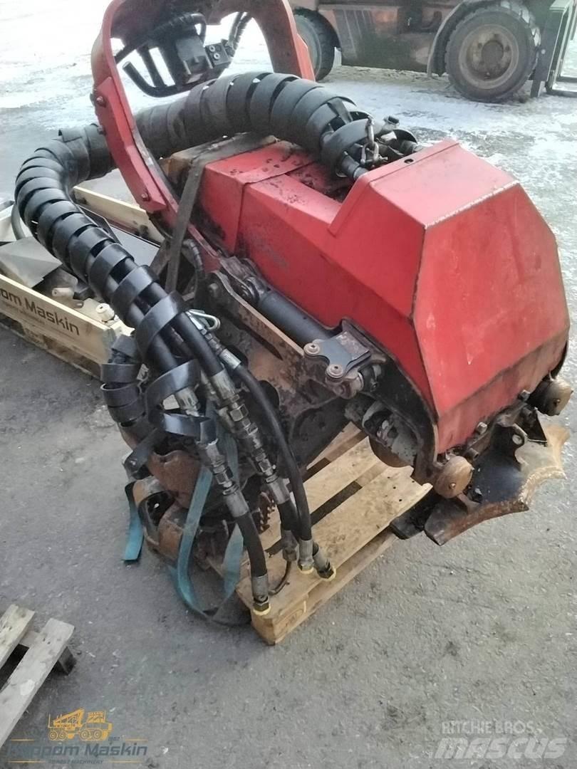 Komatsu C93 Žatevné hlavy