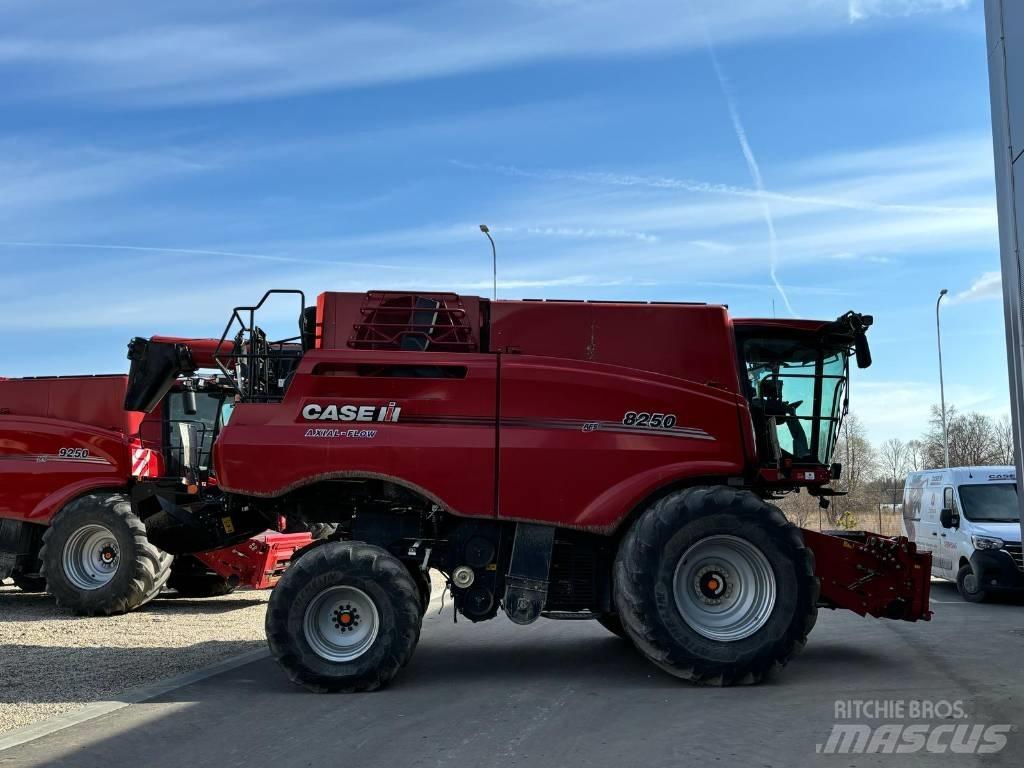 Case IH 8250 Kombinované zberacie stroje