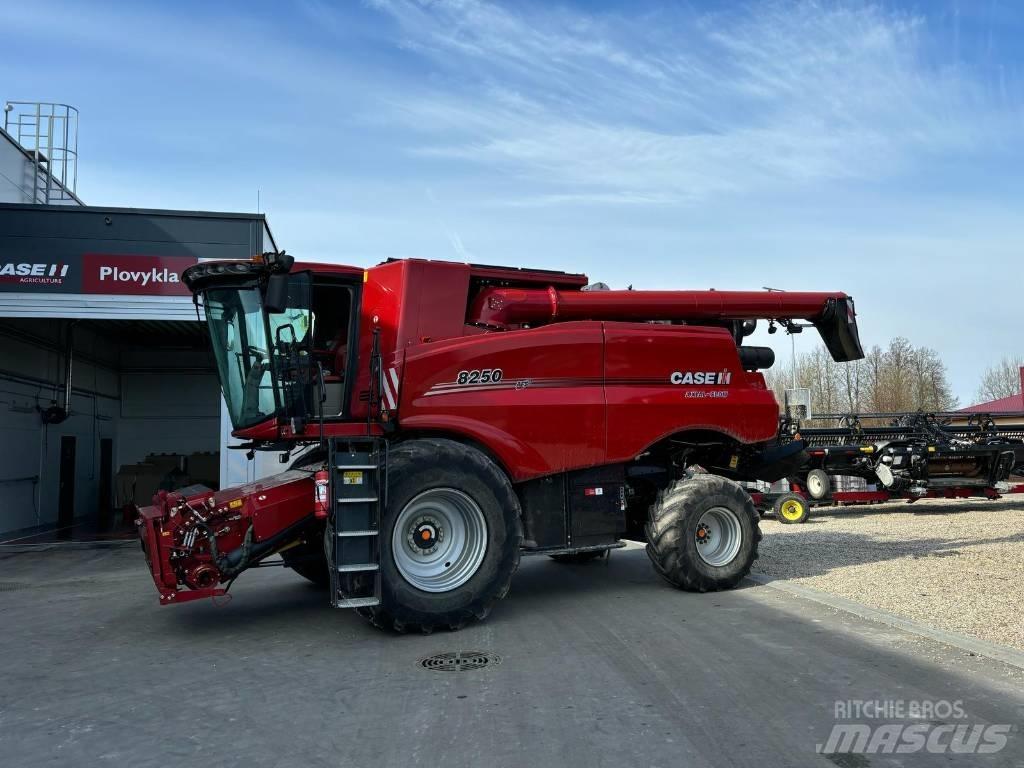 Case IH 8250 Kombinované zberacie stroje
