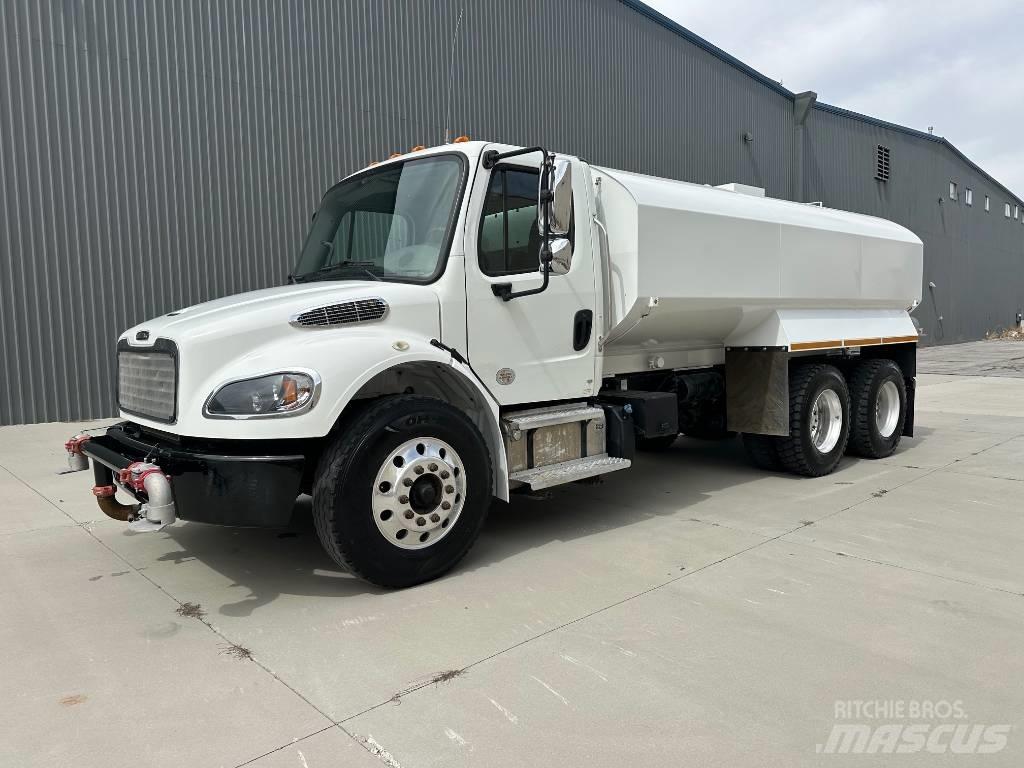 Freightliner M2 Cisterny na vodu
