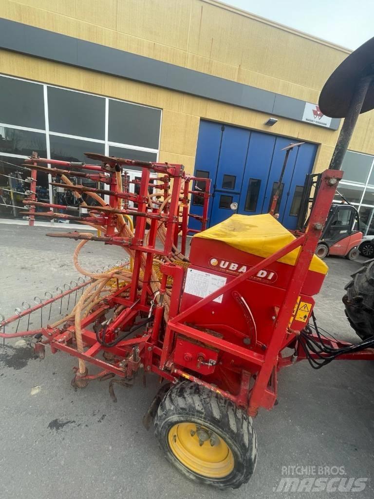  UBALDI PNEUSEM 400 L Mechanické sejačky