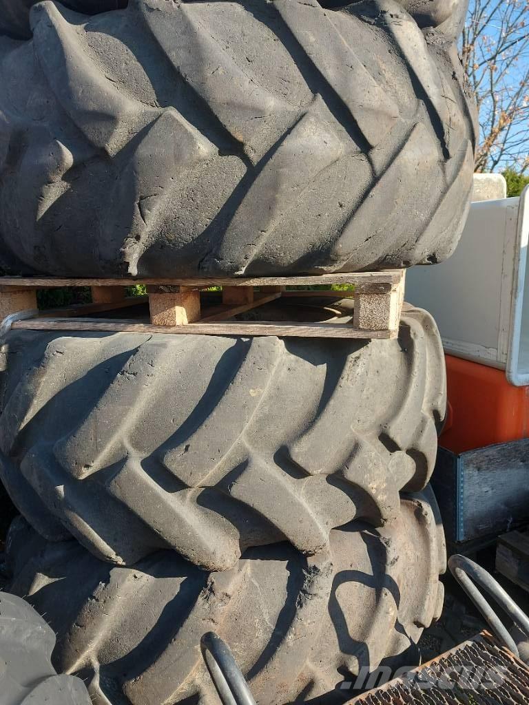 Komatsu 901 Pneumatiky, kolesá a ráfiky