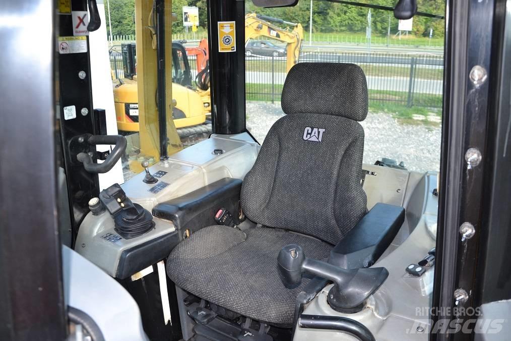 CAT D 6 N LGP Pásové dozéry