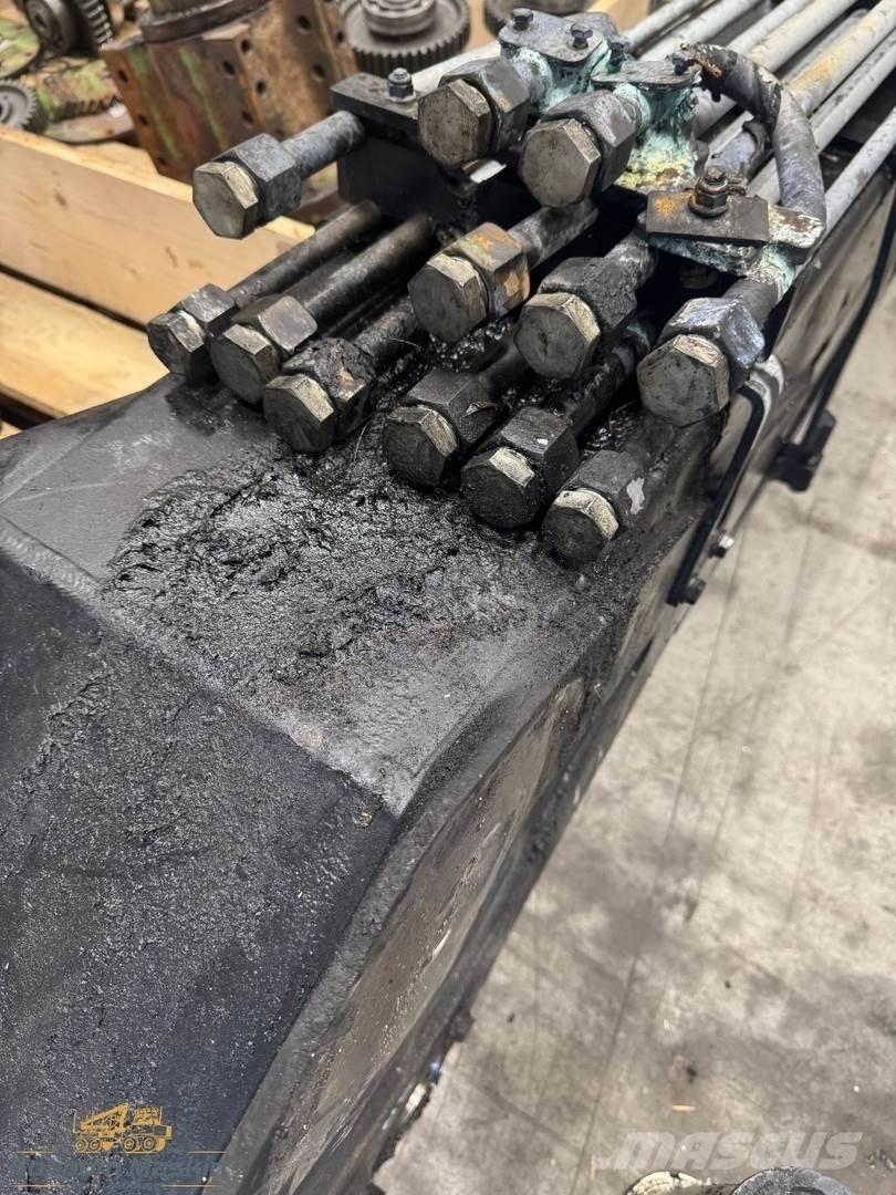 Komatsu 130F Dopravné žeriavy