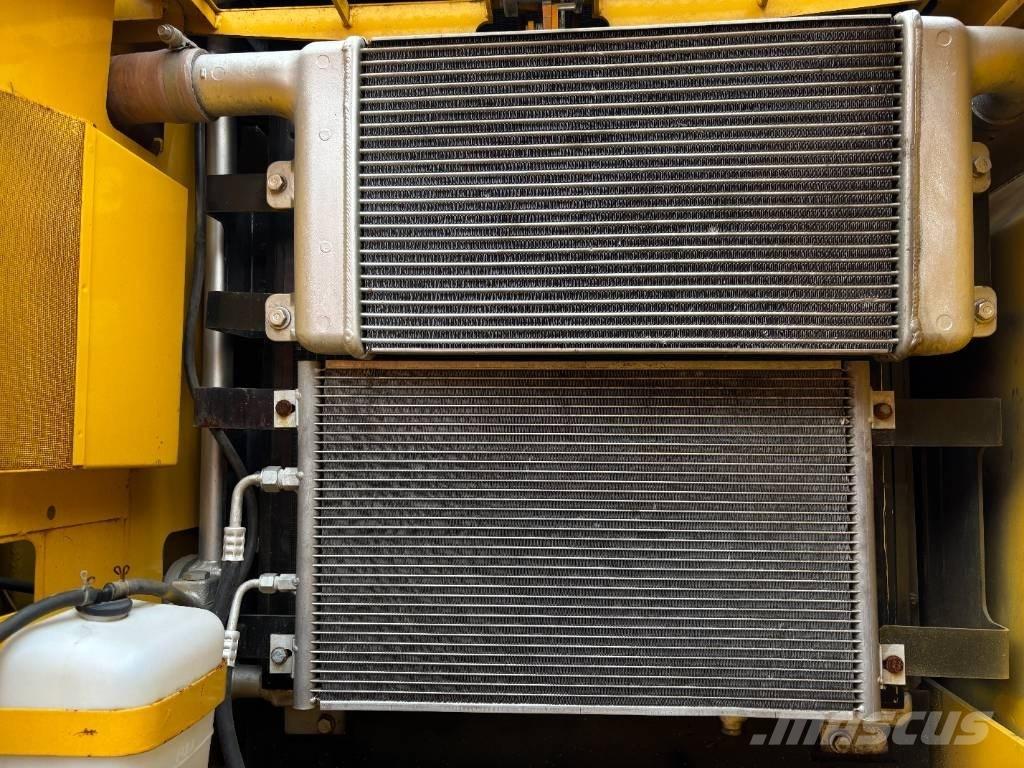 Komatsu PC 220-7 Pásové rýpadlá