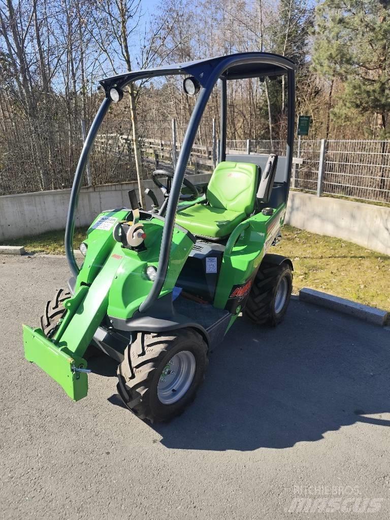 Avant 220 Viacúčelové nakladače