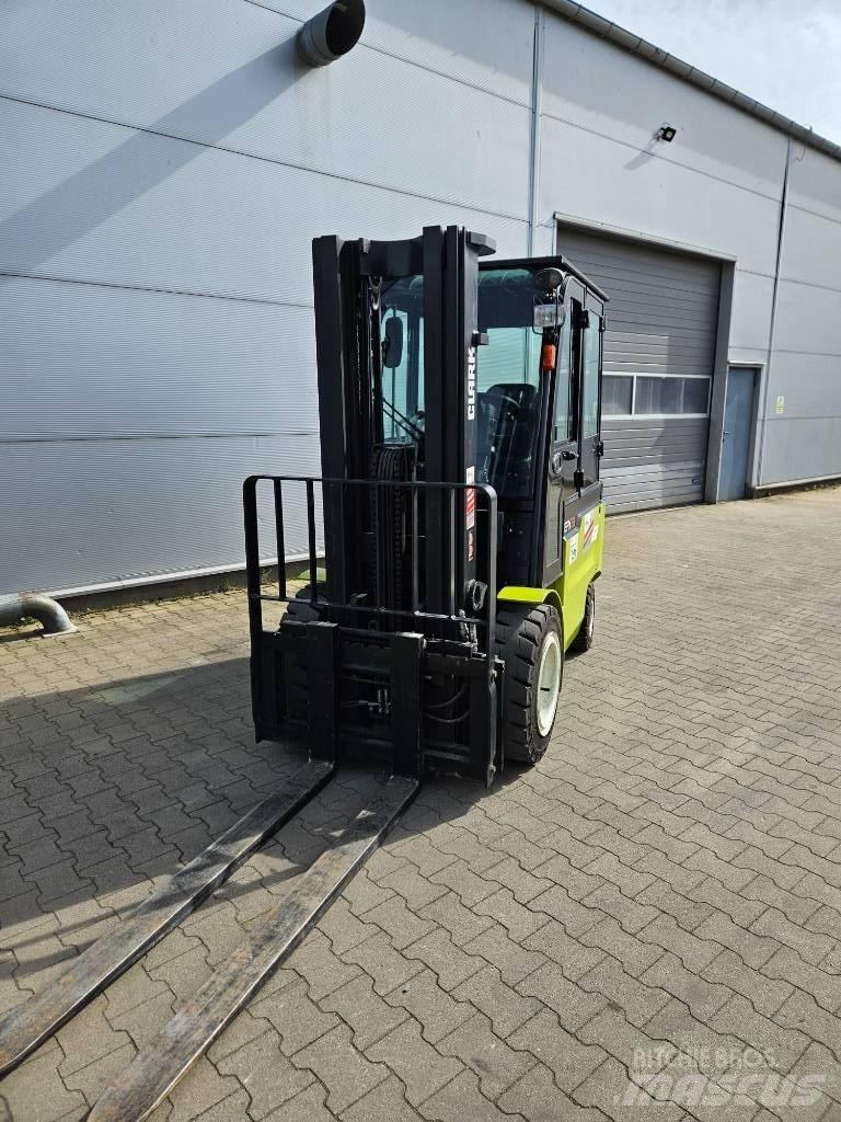 Clark EPX32i Akumulátorové vozíky
