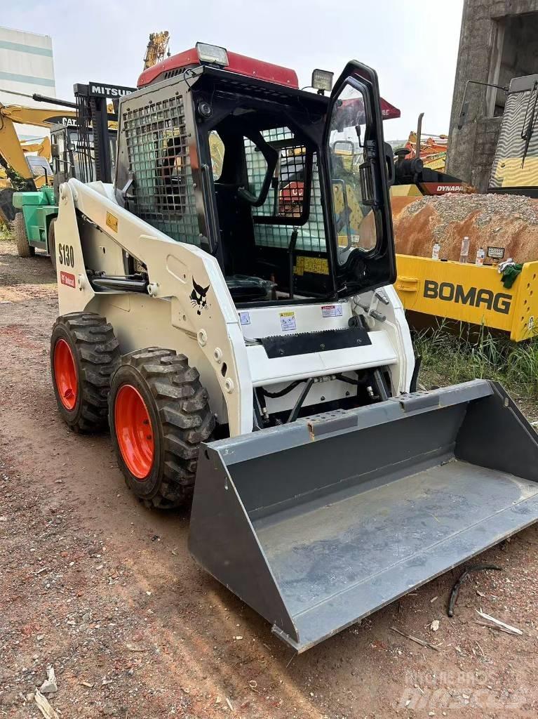 Bobcat S 130 Šmykom riadené nakladače