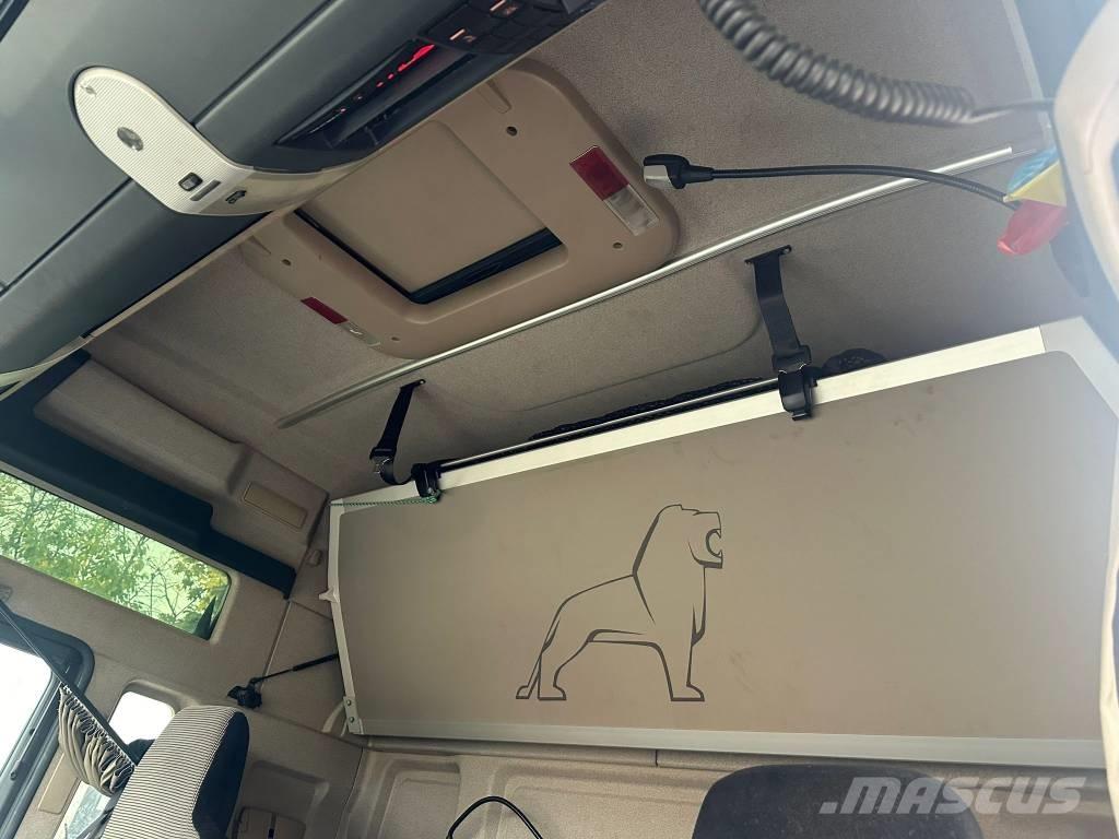 MAN TGX 33.500 Nákladné automobily na prepravu lesných strojov