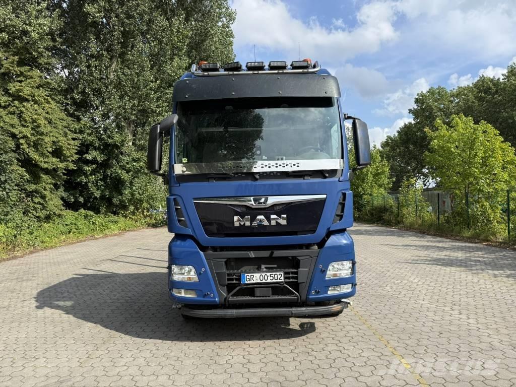 MAN TGX 33.500 Nákladné automobily na prepravu lesných strojov