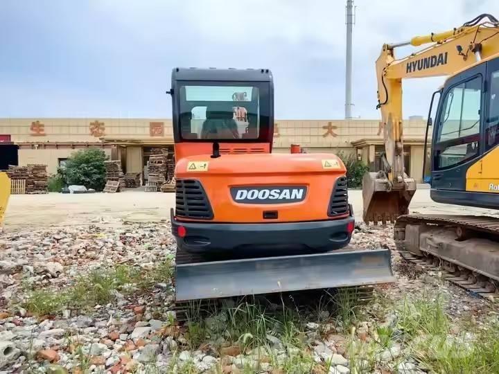 Doosan DX 60 Pásové rýpadlá
