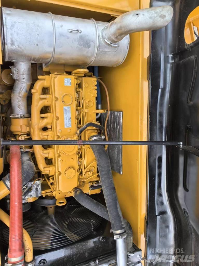 CATERPILLR 320d2 Midi rýpadlá 7 t - 12 t