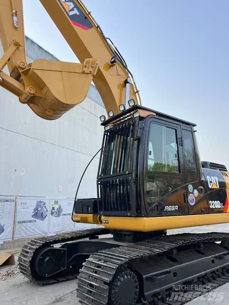 CATERPILLR 320d2 Midi rýpadlá 7 t - 12 t