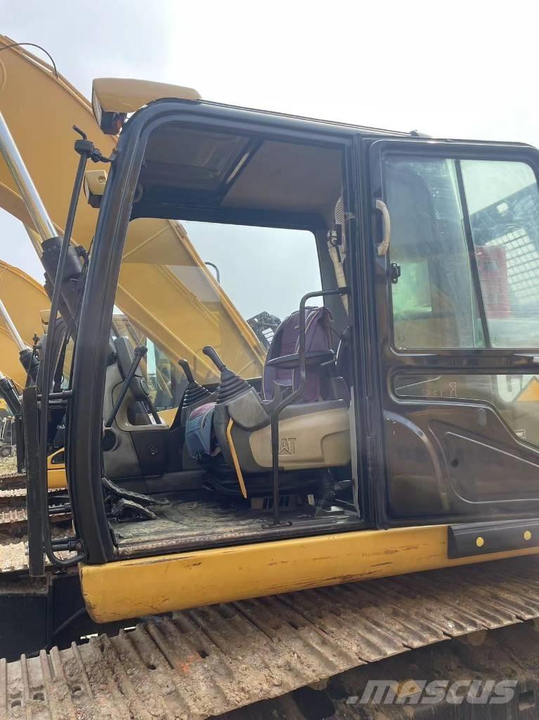 CAT 320d Pásové rýpadlá
